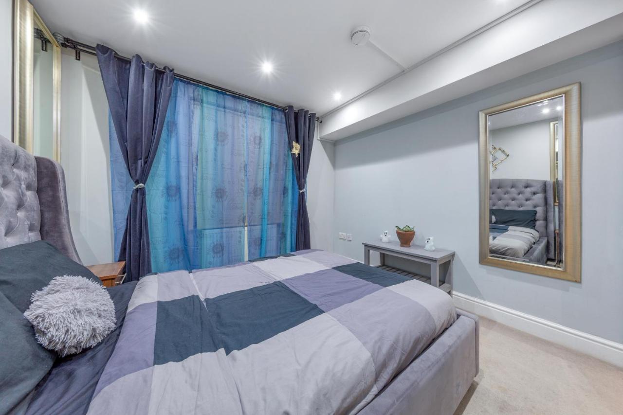 Elegant And Chic 2-Bedroom Basement Apartment In Paddington ロンドン エクステリア 写真