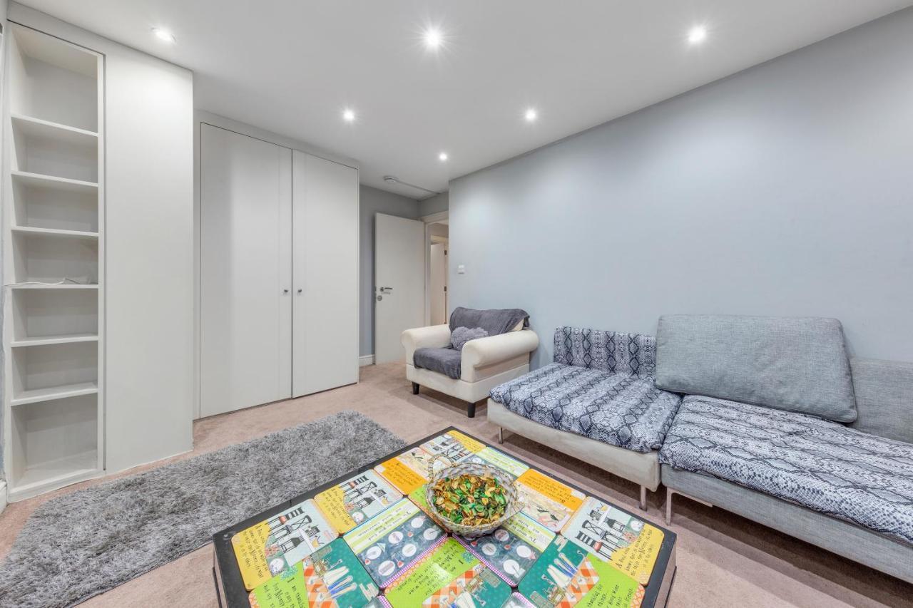 Elegant And Chic 2-Bedroom Basement Apartment In Paddington ロンドン エクステリア 写真