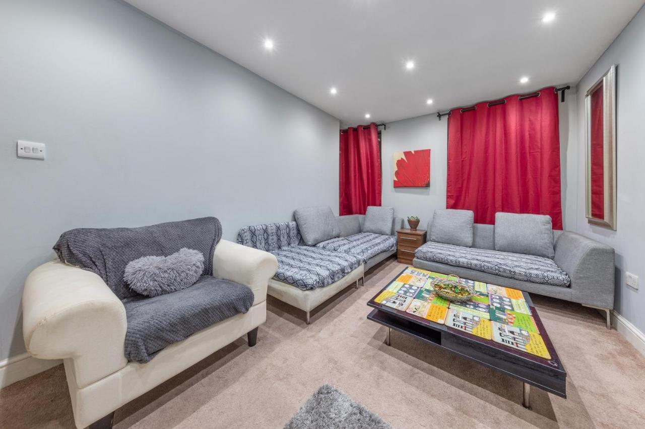 Elegant And Chic 2-Bedroom Basement Apartment In Paddington ロンドン エクステリア 写真